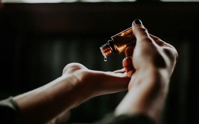 化妆的持久技巧：控油防脱妆